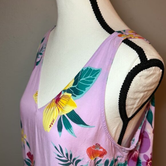 Sleeveless Floral Summer Top - Picture 2 of 5